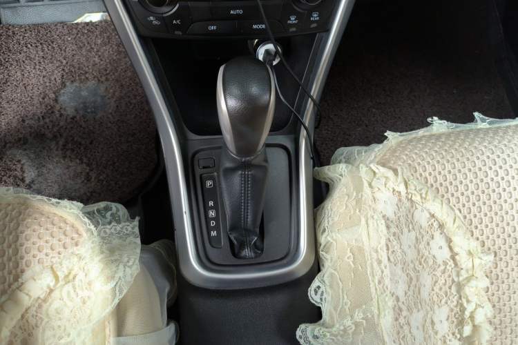 Used Suzuki S-Cross 2015 1.6L CVT Two-Wheel Drive Elite Version Gear Lever