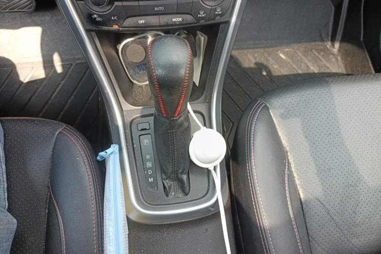 Used Suzuki S-Cross 2015 1.6L CVT Two-Wheel Drive Elite Version Gear Lever