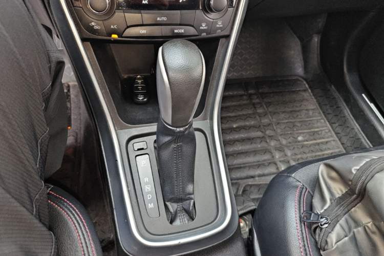 Used Suzuki S-Cross 2015 1.6L CVT Two-Wheel Drive Elite Version Gear Lever