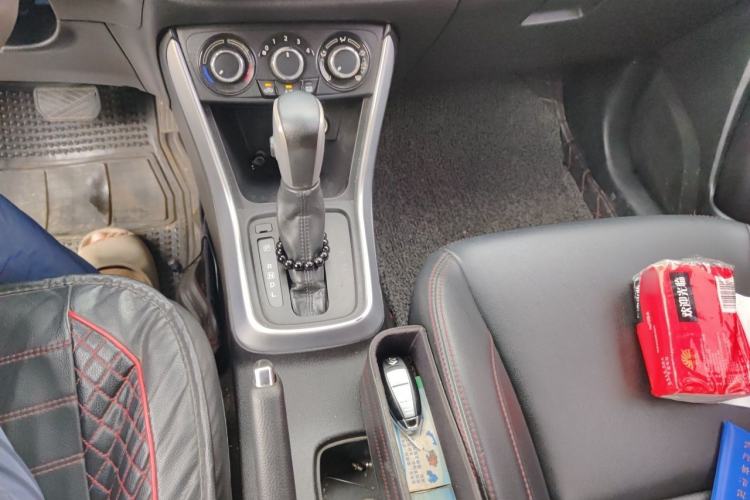 Used Suzuki S-Cross 2015 1.6L CVT Two-Wheel Drive Entry-Level Trim Gear Lever