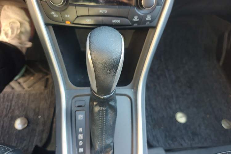 Used Suzuki S-Cross 2015 1.6L CVT Two-Wheel Drive Elite Version Gear Lever