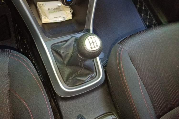 Used Suzuki S-Cross 2015 1.6L Manual Two-Wheel Drive Entry Model Gear Lever