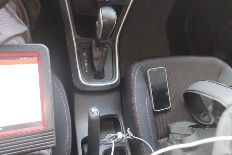 Used Suzuki S-Cross 2015 1.6L CVT Two-Wheel Drive Entry-Level Trim Gear Lever