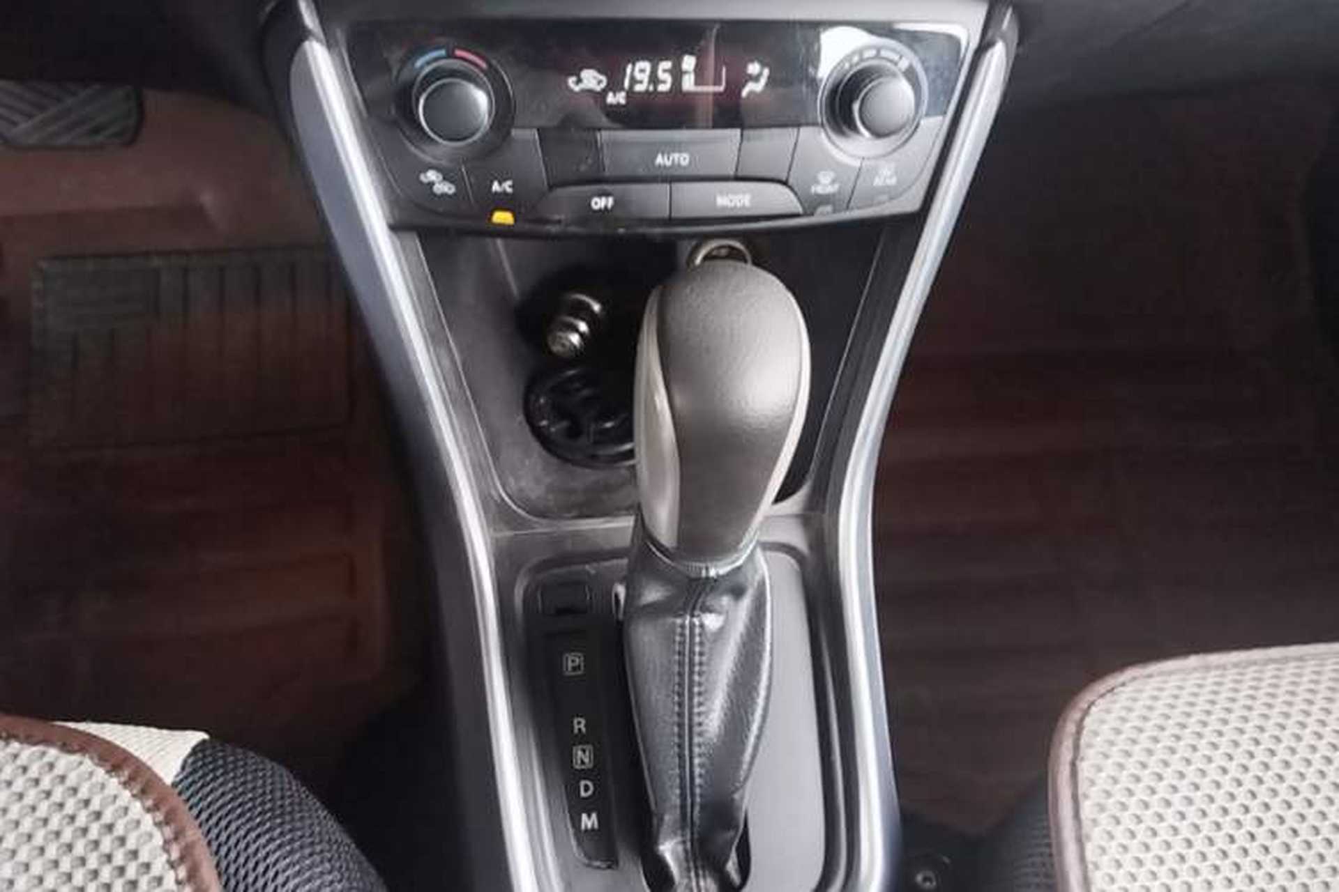 Used Suzuki S-Cross 2015 1.6L CVT Two-Wheel Drive Elite Version Gear Lever