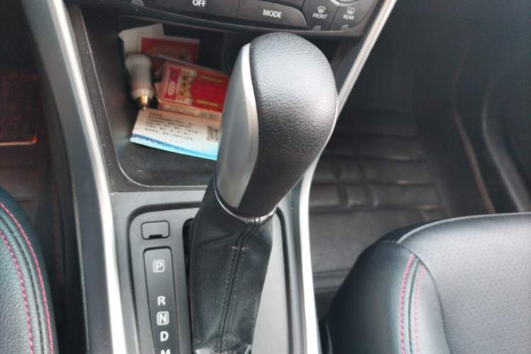 Used Suzuki S-Cross 2015 1.4T Automatic 4x4 Prestige Model Gear Lever