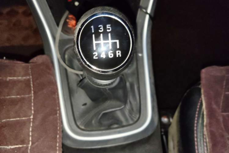 Used Suzuki S-Cross 2015 1.4T Manual Two-Wheel Drive Prestige Model Gear Lever
