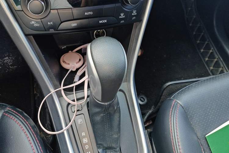 Used Suzuki S-Cross 2015 1.6L CVT Two-Wheel Drive Elite Version Gear Lever