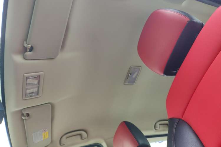 Used Suzuki S-Cross 2015 1.6L CVT Two-Wheel Drive Entry-Level Trim Headliner