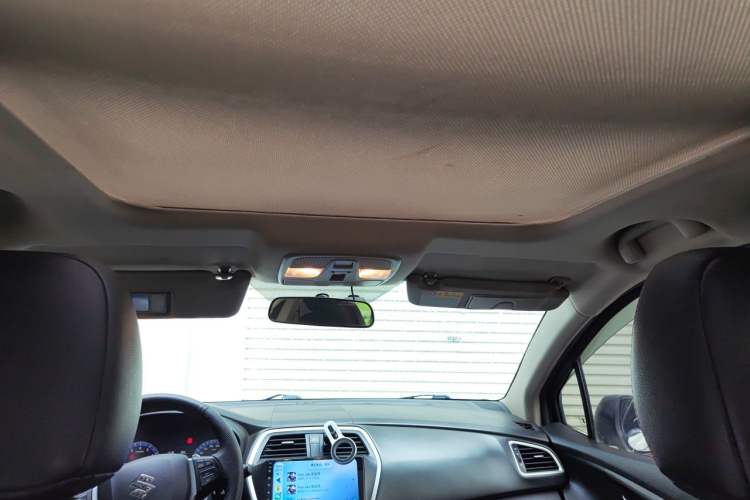 Used Suzuki S-Cross 2015 1.6L CVT Two-Wheel Drive Elite Version Headliner