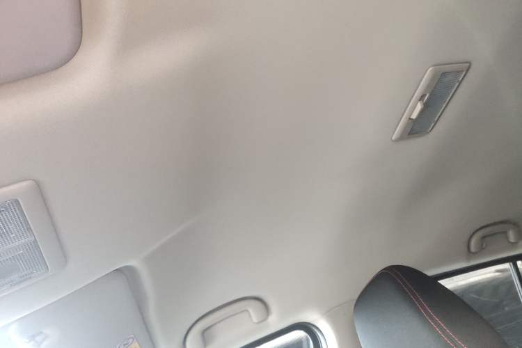 Used Suzuki S-Cross 2015 1.6L CVT Two-Wheel Drive Entry-Level Trim Headliner