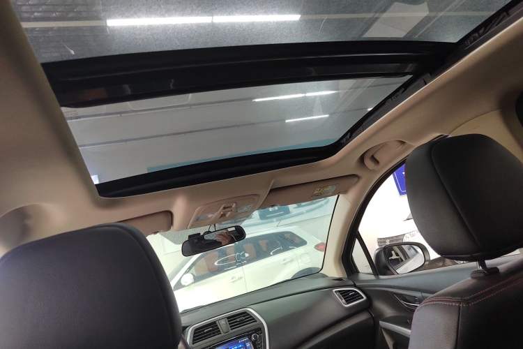 Used Suzuki S-Cross 2015 1.4T Manual Two-Wheel Drive Prestige Model Headliner
