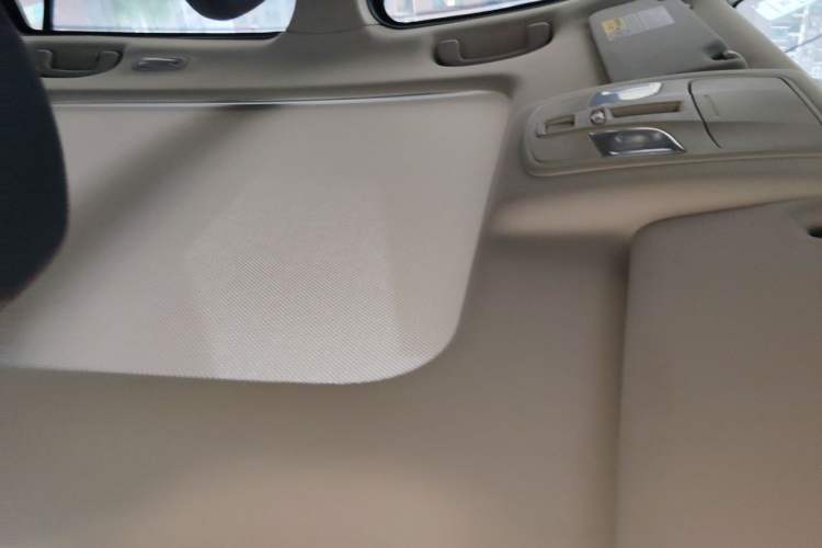 Used Suzuki S-Cross 2015 1.4T Manual Two-Wheel Drive Prestige Model Headliner