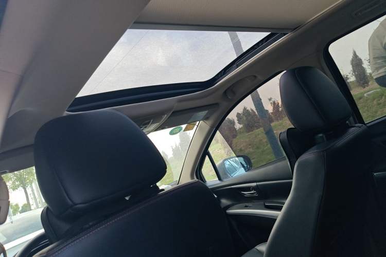 Used Suzuki S-Cross 2015 1.6L CVT Two-Wheel Drive Elite Version Headliner