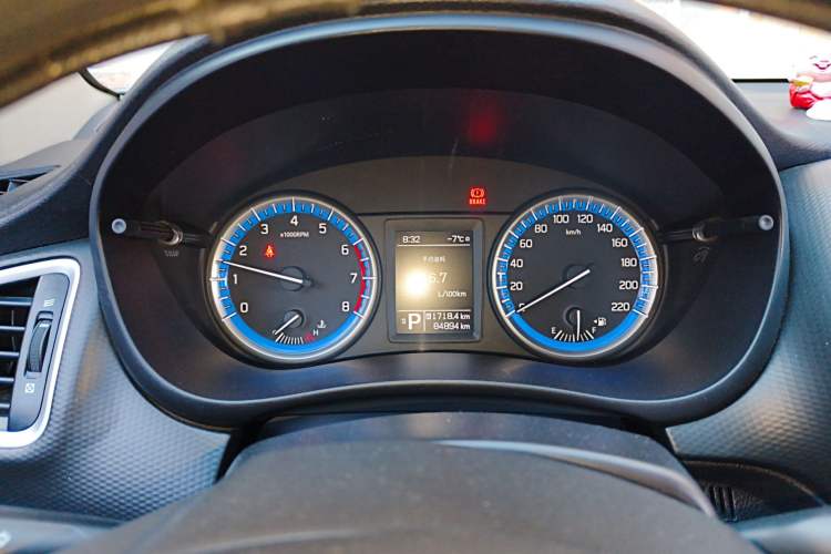 Used Suzuki S-Cross 2015 1.6L CVT Two-Wheel Drive Entry-Level Trim Instrument Cluster