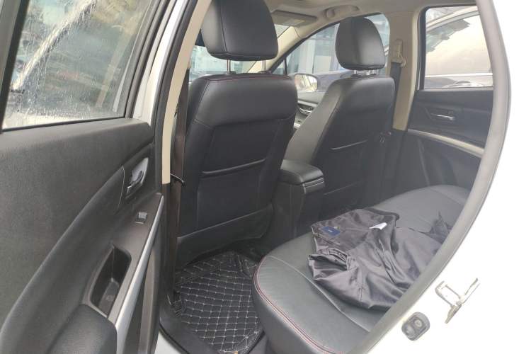 Used Suzuki S-Cross 2015 1.6L CVT Two-Wheel Drive Elite Version Interior 1