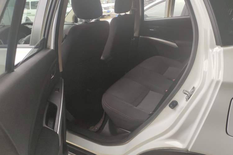 Used Suzuki S-Cross 2015 1.6L CVT Two-Wheel Drive Entry-Level Trim Interior 1