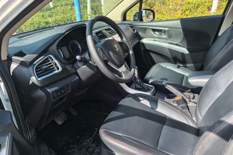Used Suzuki S-Cross 2015 1.6L CVT Two-Wheel Drive Entry-Level Trim Interior 1