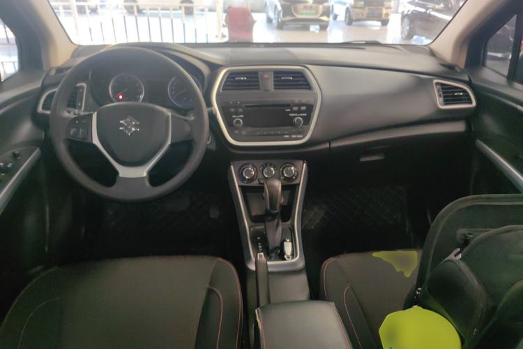 Used Suzuki S-Cross 2015 1.6L CVT Two-Wheel Drive Entry-Level Trim Interior 2