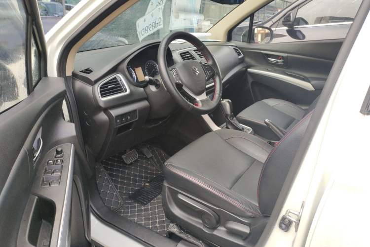 Used Suzuki S-Cross 2015 1.6L CVT Two-Wheel Drive Elite Version Interior 2