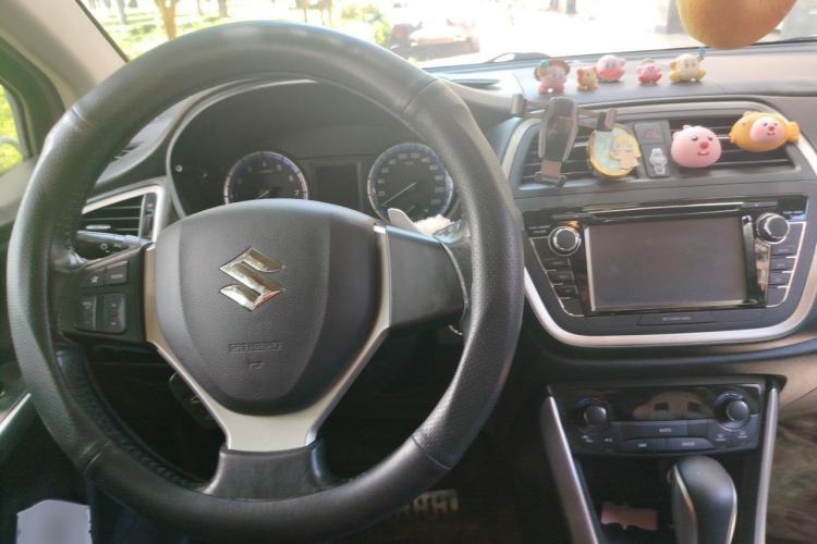 Used Suzuki S-Cross 2015 1.6L CVT Two-Wheel Drive Elite Version Interior 2