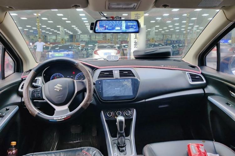 Used Suzuki S-Cross 2015 1.6L CVT Two-Wheel Drive Entry-Level Trim Interior 2