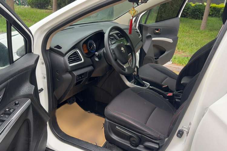 Used Suzuki S-Cross 2015 1.6L CVT Two-Wheel Drive Entry-Level Trim Interior 2