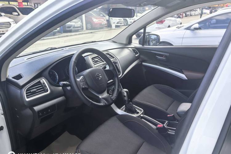 Used Suzuki S-Cross 2015 1.6L CVT Two-Wheel Drive Entry-Level Trim Interior 2