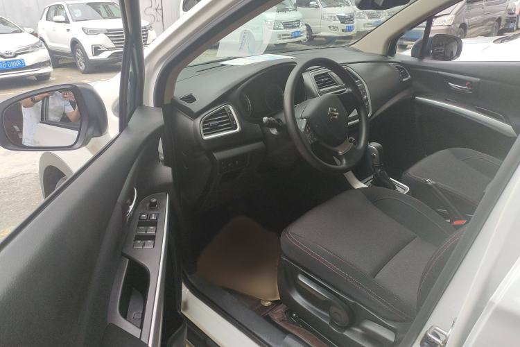 Used Suzuki S-Cross 2015 1.6L CVT Two-Wheel Drive Entry-Level Trim Interior 2