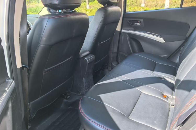 Used Suzuki S-Cross 2015 1.6L CVT Two-Wheel Drive Entry-Level Trim Interior 2