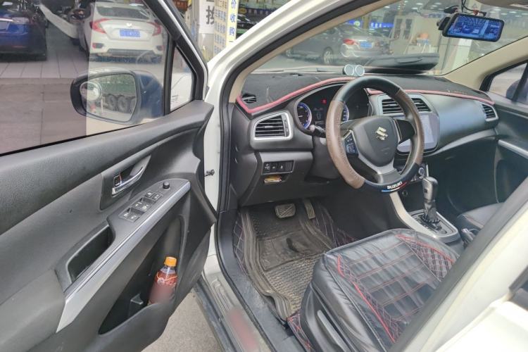 Used Suzuki S-Cross 2015 1.6L CVT Two-Wheel Drive Entry-Level Trim Interior 3