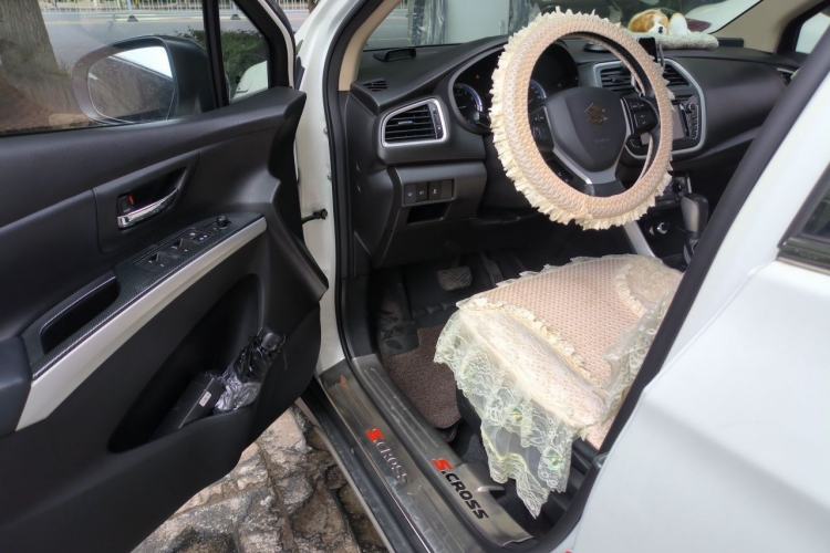 Used Suzuki S-Cross 2015 1.6L CVT Two-Wheel Drive Elite Version Interior 3