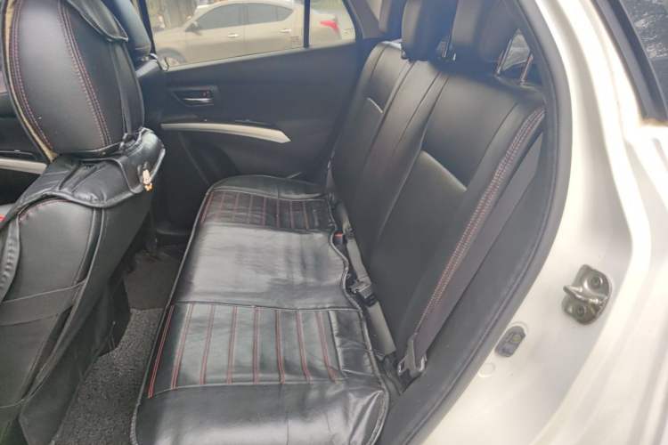 Used Suzuki S-Cross 2015 1.6L CVT Two-Wheel Drive Entry-Level Trim Interior 4