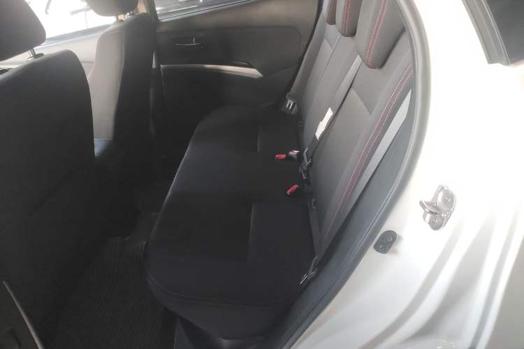 Used Suzuki S-Cross 2015 1.6L CVT Two-Wheel Drive Entry-Level Trim Interior 4