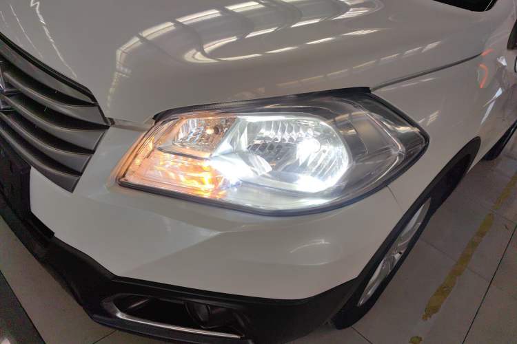 Used Suzuki S-Cross 2015 1.6L CVT Two-Wheel Drive Entry-Level Trim Left Front Headlight