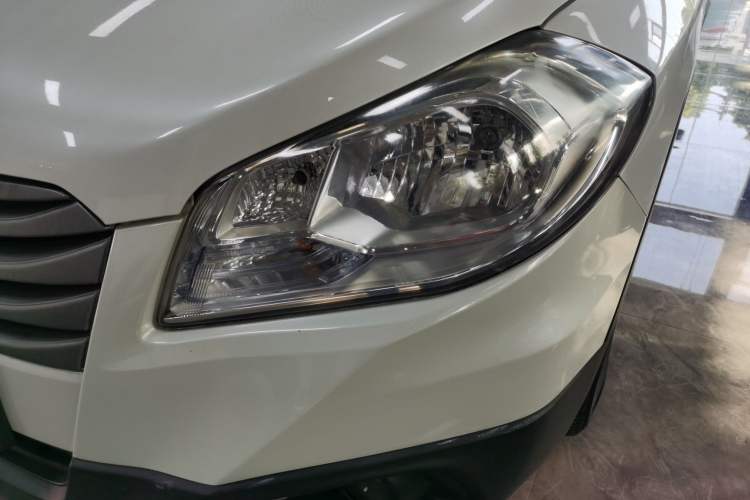 Used Suzuki S-Cross 2015 1.6L CVT Two-Wheel Drive Entry-Level Trim Left Front Headlight