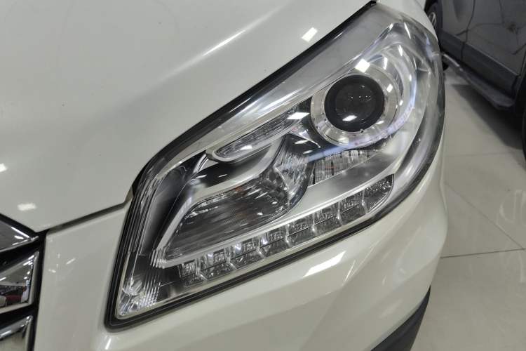 Used Suzuki S-Cross 2015 1.6L CVT Two-Wheel Drive Elite Version Left Front Headlight