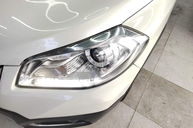 Used Suzuki S-Cross 2015 1.4T Manual Two-Wheel Drive Prestige Model Left Front Headlight