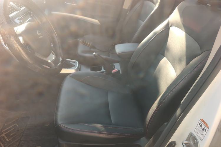 Used Suzuki S-Cross 2015 1.6L CVT Two-Wheel Drive Elite Version Left Front Seat