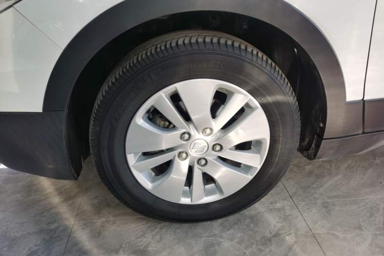 Used Suzuki S-Cross 2015 1.6L CVT Two-Wheel Drive Entry-Level Trim Left Front Wheel Hub