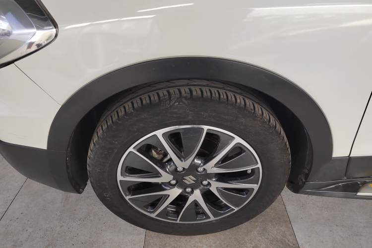 Used Suzuki S-Cross 2015 1.4T Manual Two-Wheel Drive Prestige Model Left Front Wheel Hub