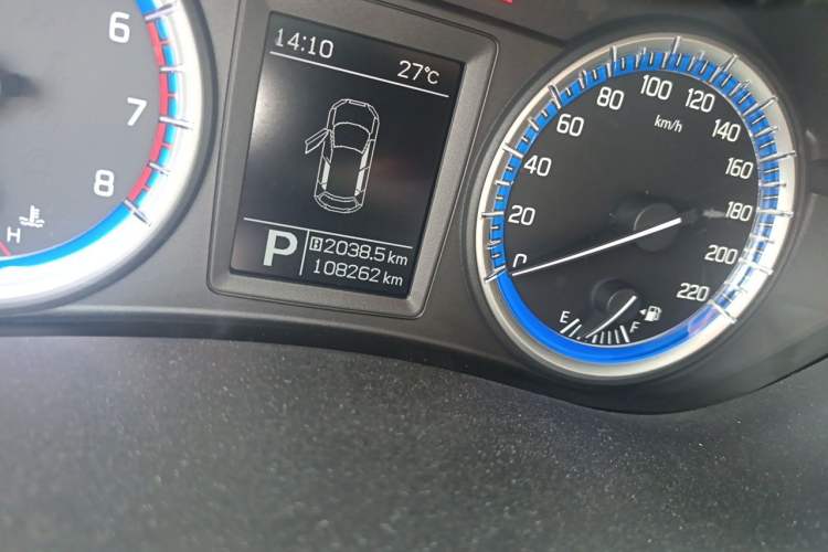 Used Suzuki S-Cross 2015 1.6L CVT Two-Wheel Drive Entry-Level Trim Odometer Close Up