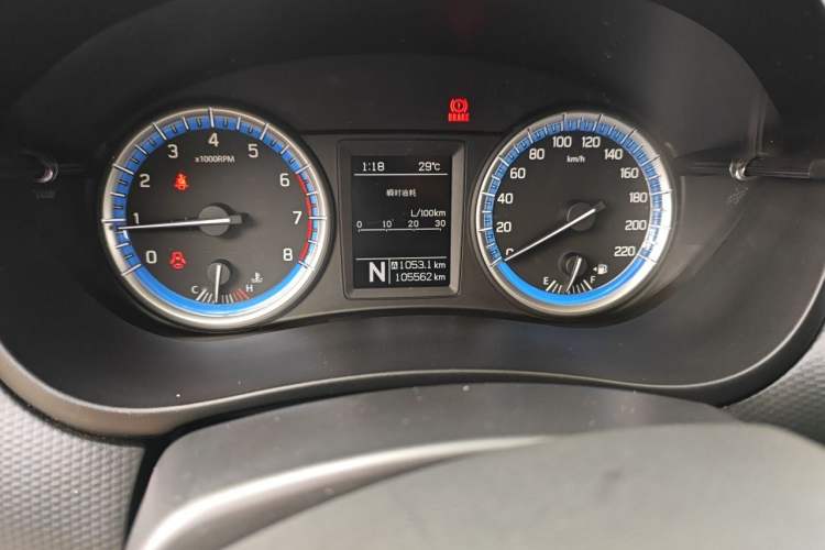 Used Suzuki S-Cross 2015 1.4T Automatic Two-Wheel Drive Prestige Model Odometer Close Up