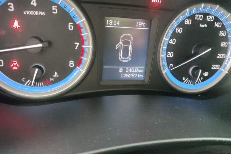 Used Suzuki S-Cross 2015 1.6L Manual Two-Wheel Drive Elite Model Odometer Close Up