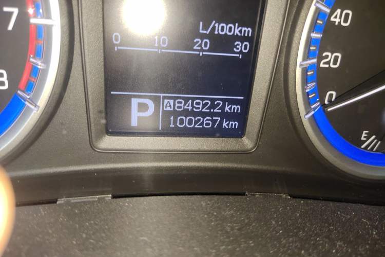 Used Suzuki S-Cross 2015 1.4T Automatic Two-Wheel Drive Prestige Model Odometer Close Up