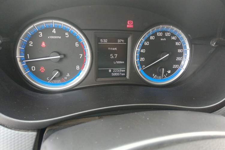 Used Suzuki S-Cross 2015 1.6L Manual Two-Wheel Drive Entry Model Odometer Close Up