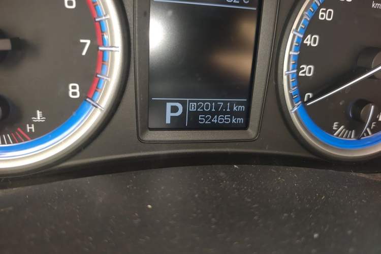 Used Suzuki S-Cross 2015 1.6L CVT Two-Wheel Drive Elite Version Odometer Close Up