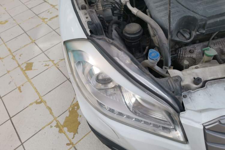 Used Suzuki S-Cross 2015 1.6L CVT Four-Wheel Drive Elite Model Right Front Headlight