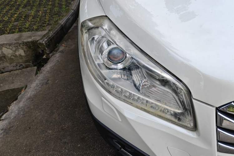 Used Suzuki S-Cross 2015 1.4T Automatic Two-Wheel Drive Prestige Model Right Front Headlight