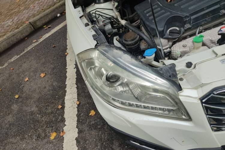 Used Suzuki S-Cross 2015 1.6L Manual Two-Wheel Drive Elite Model Right Front Headlight