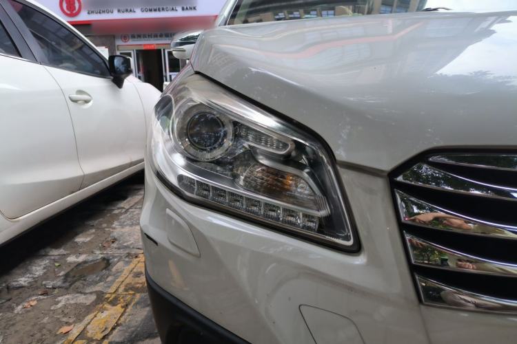 Used Suzuki S-Cross 2015 1.6L CVT Two-Wheel Drive Elite Version Right Front Headlight